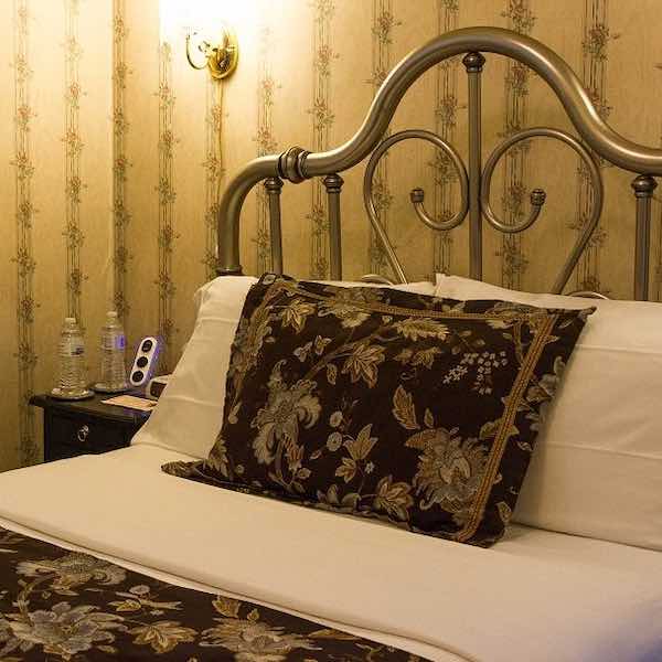 Castle Marne | Raymond Room